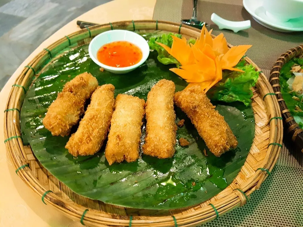 Green Heaven Restaurant Hoi An – Nhà hàng sở hữu tầm nhìn tuyệt đẹp nhìn ra quảng trường sông Hoài