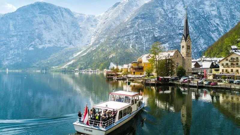 Hallstatt, thị trấn ven hồ đẹp nhất thế giới tại Áo