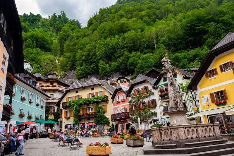 Hallstatt, thị trấn ven hồ đẹp nhất thế giới tại Áo