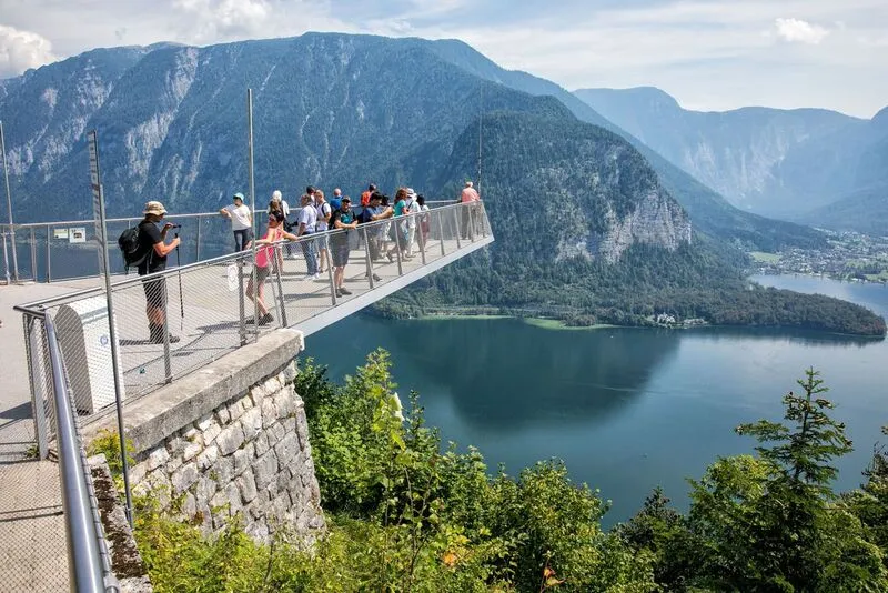 Hallstatt, thị trấn ven hồ đẹp nhất thế giới tại Áo