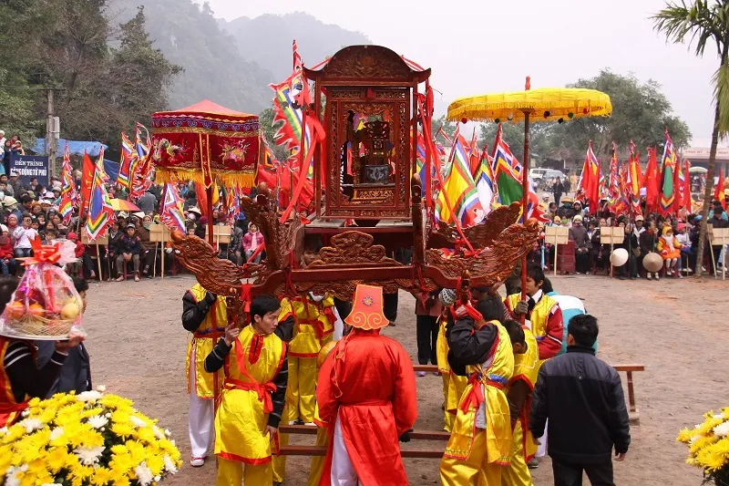 Hành hương Chùa Tiên Hòa Bình có kiến trúc nhà sàn độc đáo