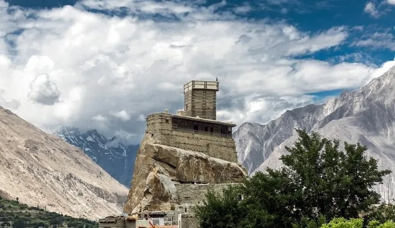 Hòa mình vào thung lũng Hunza Pakistan với vẻ đẹp hoang sơ