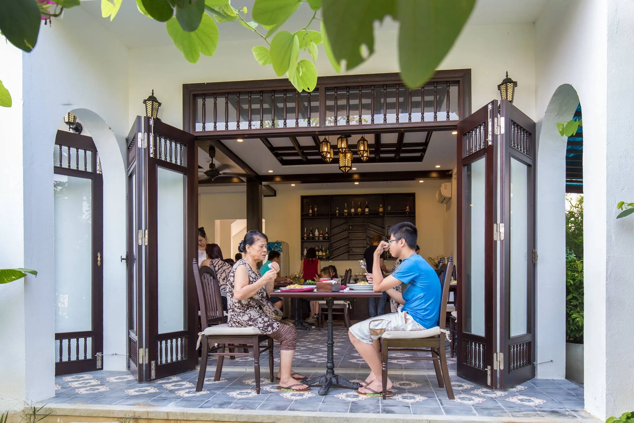 Hoi An Village Villas – Khách sạn 3 sao nổi tiếng nhờ bữa tiệc BBQ bên bể bơi