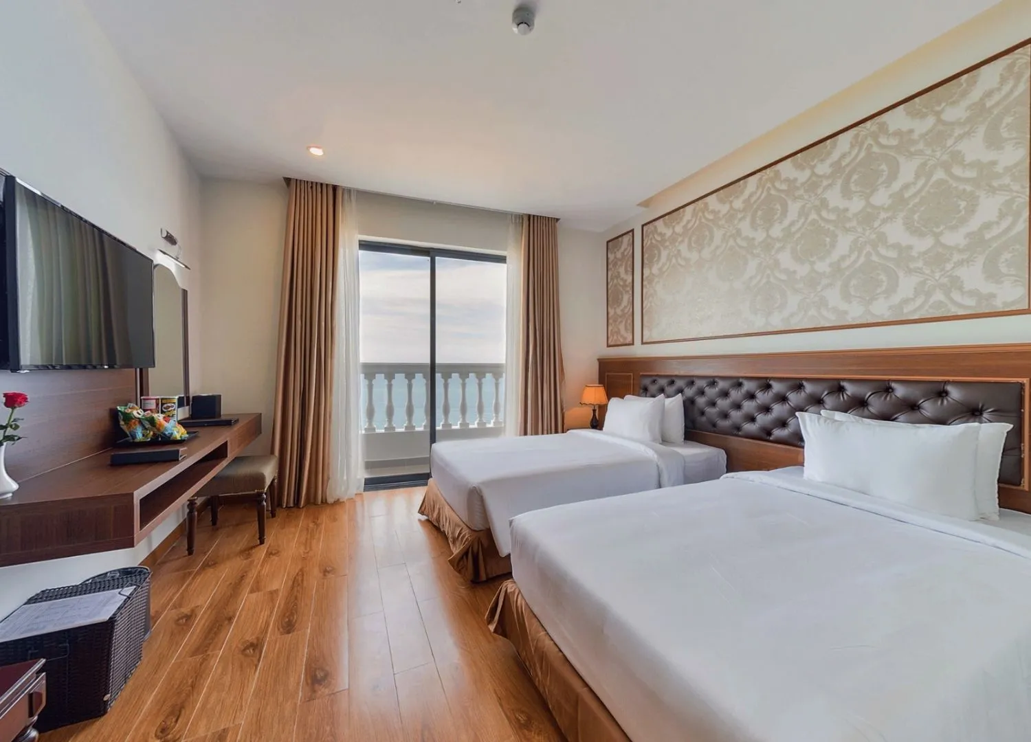 Imperial Nha Trang, dáng vẻ kiêu sa ngay cạnh bờ biển