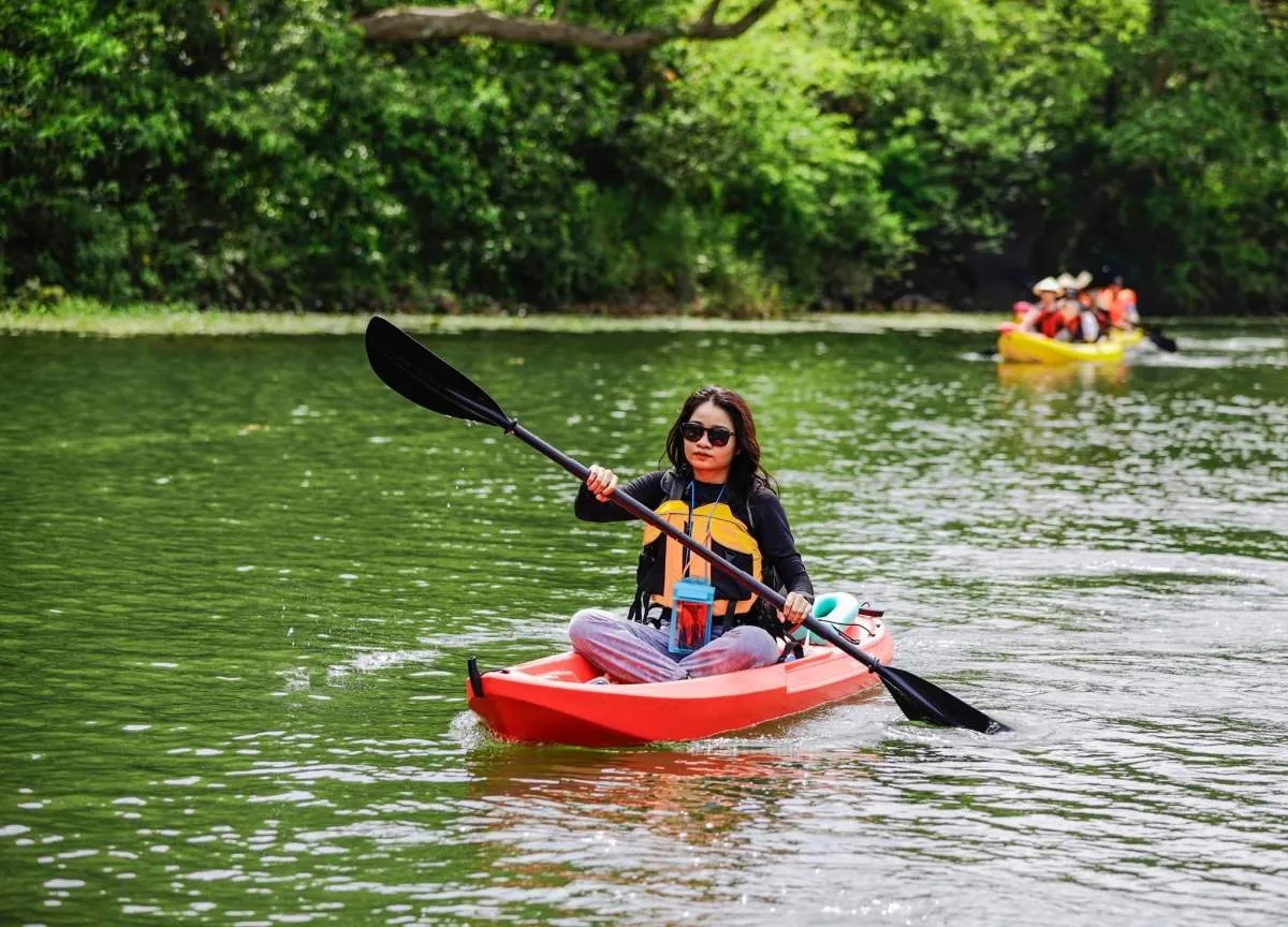 Kayak Tràng An – Khám phá liên hồi những điểm check-in nổi bật từ xa xưa