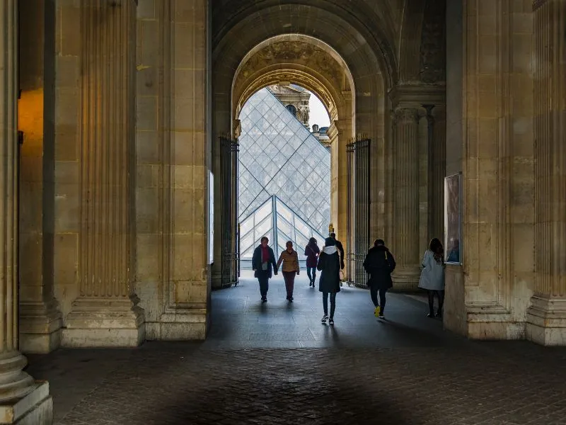 Khám phá bảo tàng Louvre: Thiên đường nghệ thuật của Paris