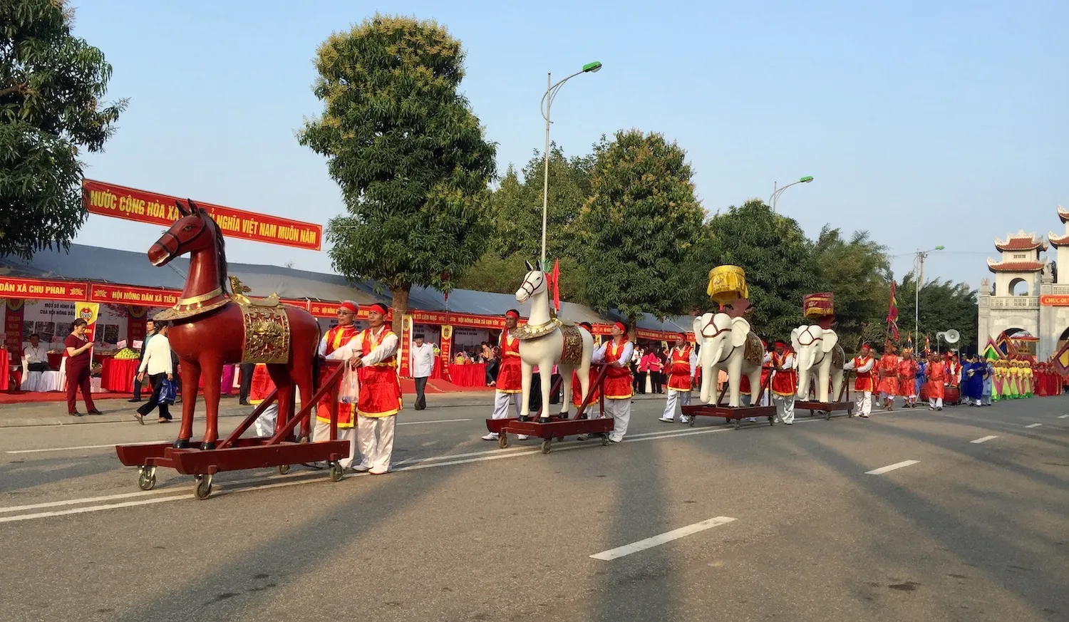 Khám phá lại lịch sử hào hùng qua lễ hội đền Hai Bà Trưng Mê Linh