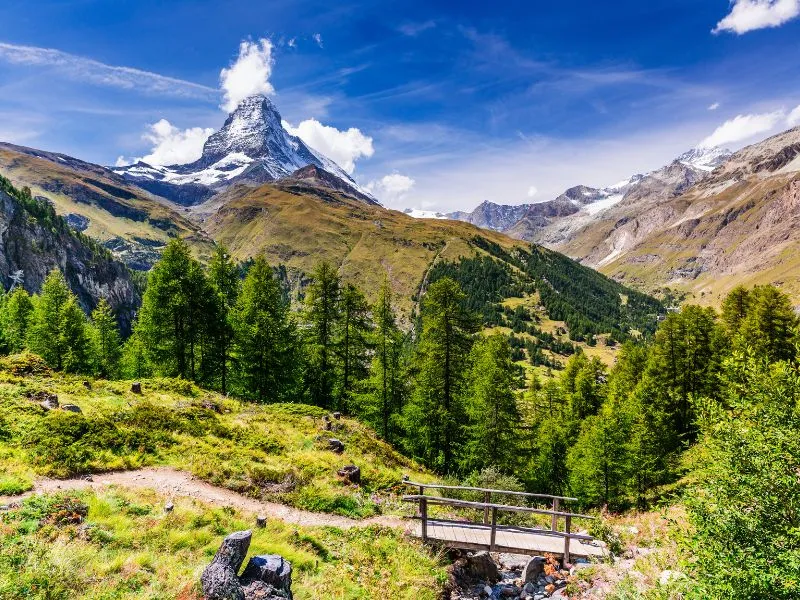 Khám phá ngôi làng Zermatt cổ kính dưới chân núi Matterhorn