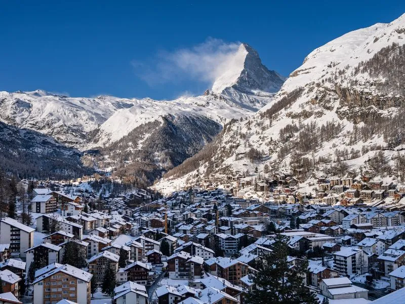 Khám phá ngôi làng Zermatt cổ kính dưới chân núi Matterhorn