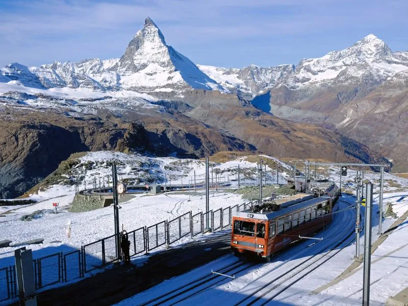 Khám phá ngôi làng Zermatt cổ kính dưới chân núi Matterhorn