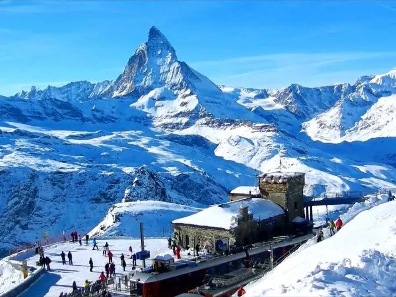 Khám phá ngôi làng Zermatt cổ kính dưới chân núi Matterhorn