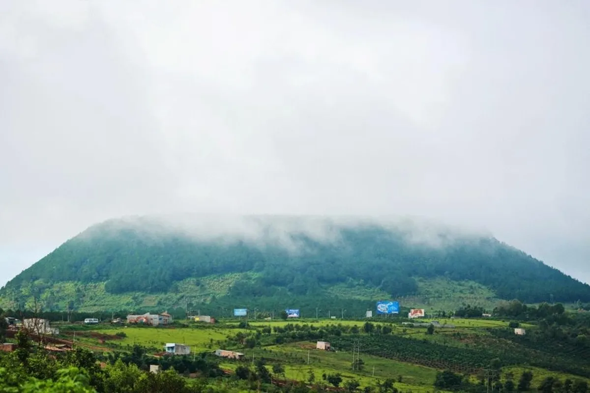 Khám phá Núi Hàm Rồng Gia Lai với view ngắm trọn Pleiku