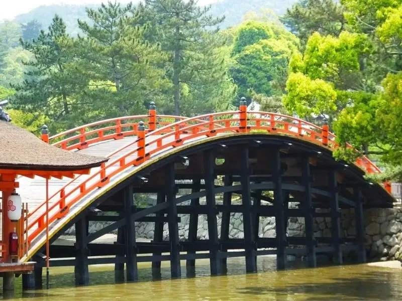 Khám phá vẻ đẹp đền Itsukushima: Ngôi đền thần đạo trên đảo Miyajima