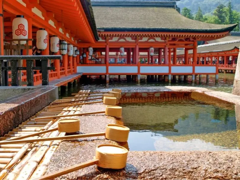 Khám phá vẻ đẹp đền Itsukushima: Ngôi đền thần đạo trên đảo Miyajima