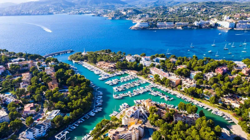 Khấy động đảo tiệc tùng Mallorca nổi tiếng ở Tây Ban Nha