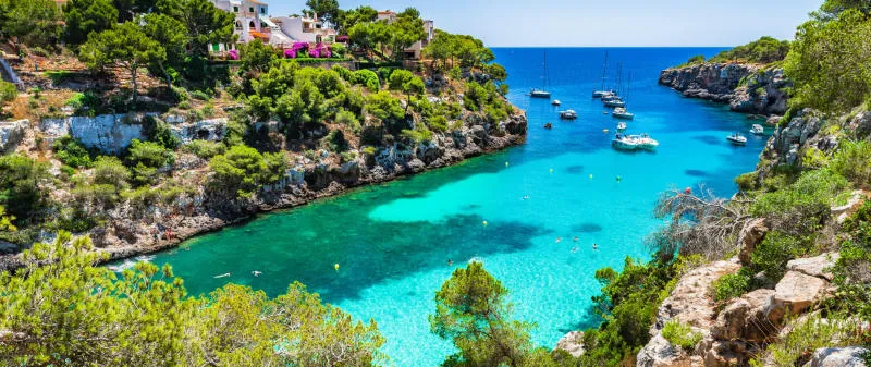 Khấy động đảo tiệc tùng Mallorca nổi tiếng ở Tây Ban Nha