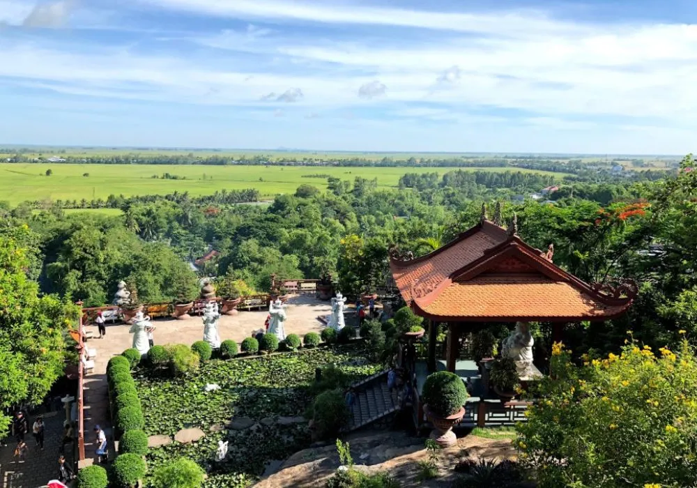 Khu du lịch núi Sam Châu Đốc, ngọn núi Bà Ngự linh thiêng