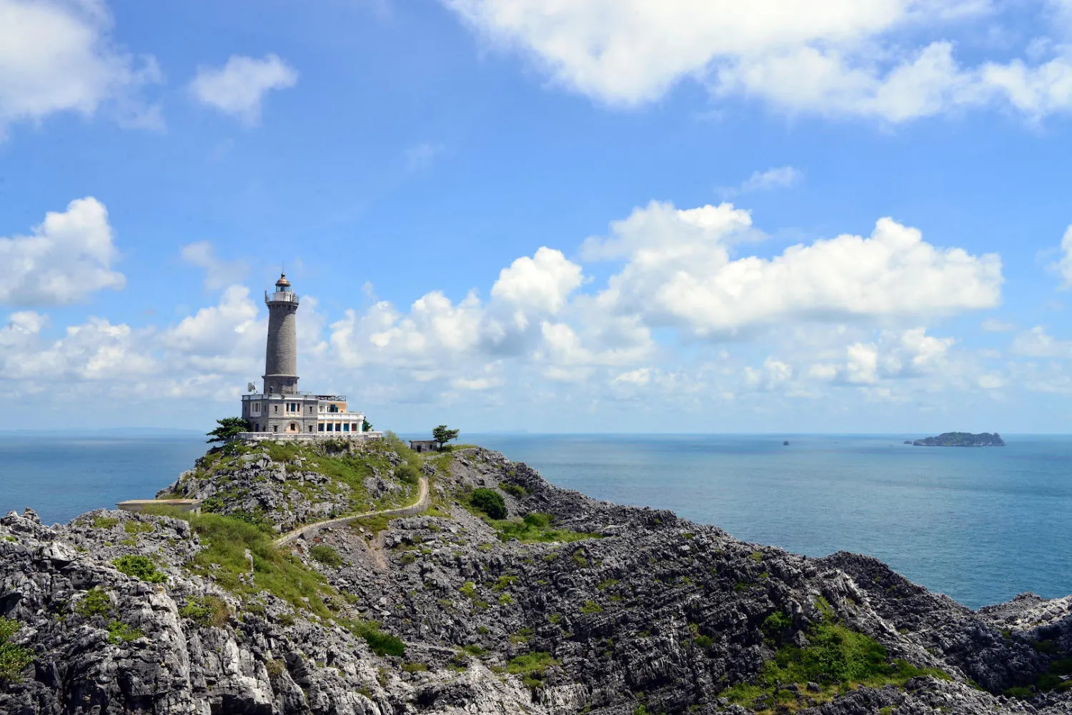 Kinh nghiệm đi đảo Long Châu Hải Phòng hoang sơ và đầy những điều bí ẩn