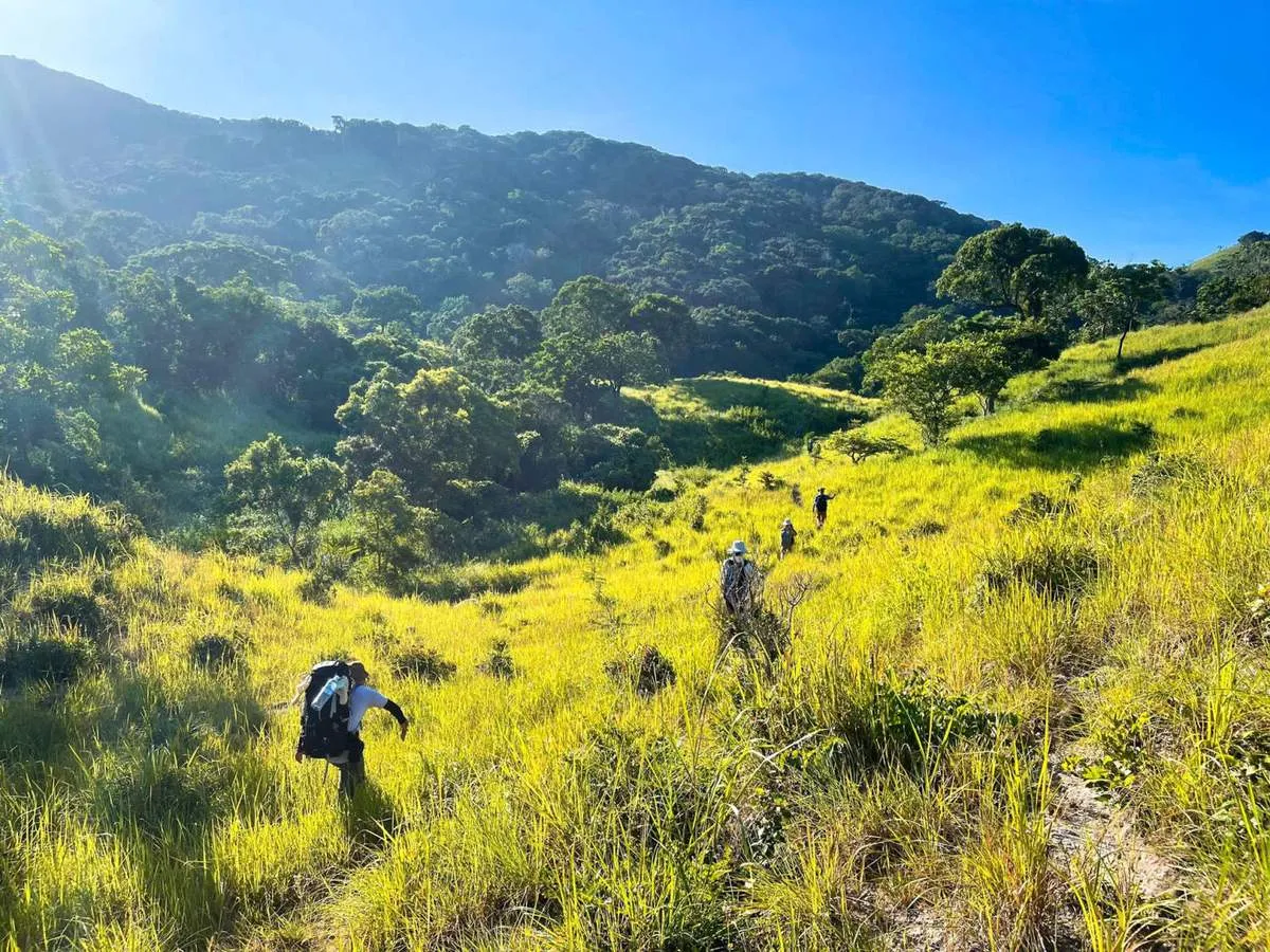 Kinh nghiệm trekking Núi Chúa, tắm biển Bình Hưng cho mùa hè thêm sôi động