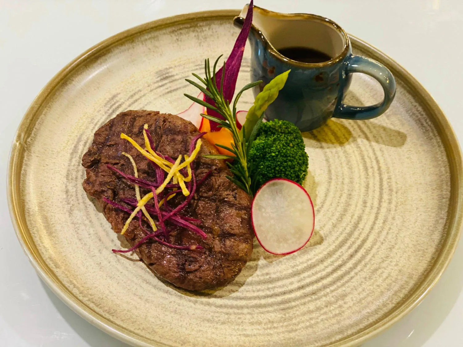 L’amour Steak – Nhà hàng phong cách Châu Âu cổ điển và sang trọng