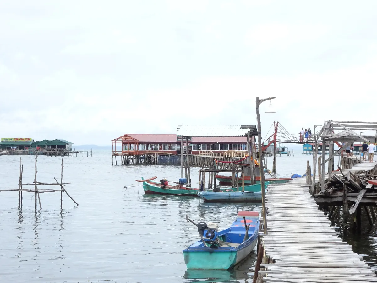 Làng chài Rạch Vẹm – Đẹp ngoạn mục làng chài cổ hơn trăm tuổi ở Phú Quốc