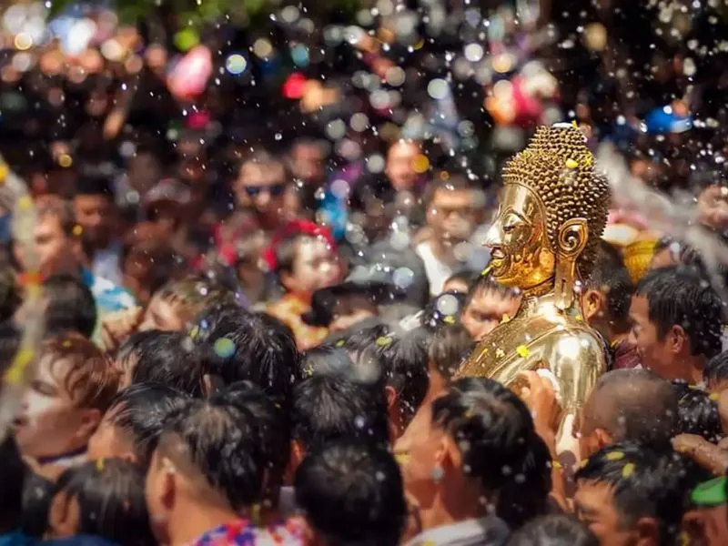 Lễ hội té nước Songkran 2024: Nét đẹp văn hóa Xứ Chùa vàng