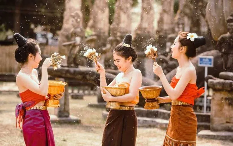 Lễ hội té nước Songkran 2024: Nét đẹp văn hóa Xứ Chùa vàng