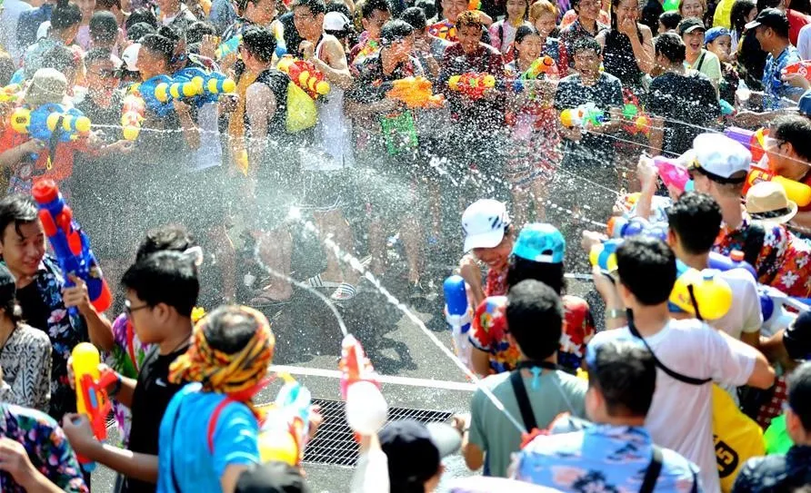 Lễ hội té nước Songkran 2024: Nét đẹp văn hóa Xứ Chùa vàng