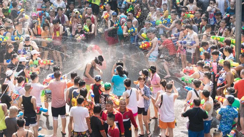 Lễ hội té nước Songkran 2024: Nét đẹp văn hóa Xứ Chùa vàng