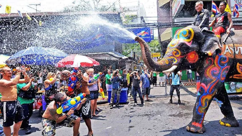 Lễ hội té nước Songkran 2024: Nét đẹp văn hóa Xứ Chùa vàng