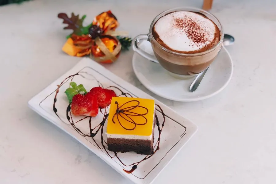 Le Petit Coffee, không gian thưởng thức cà phê bánh ngọt phong cách châu Âu