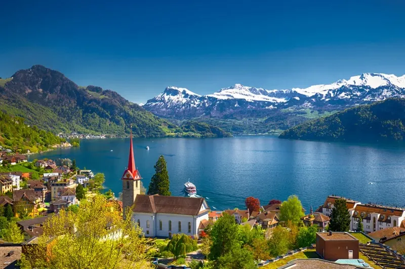 Lucerne mộng mơ bên dãy núi Alps tại Thụy Sĩ