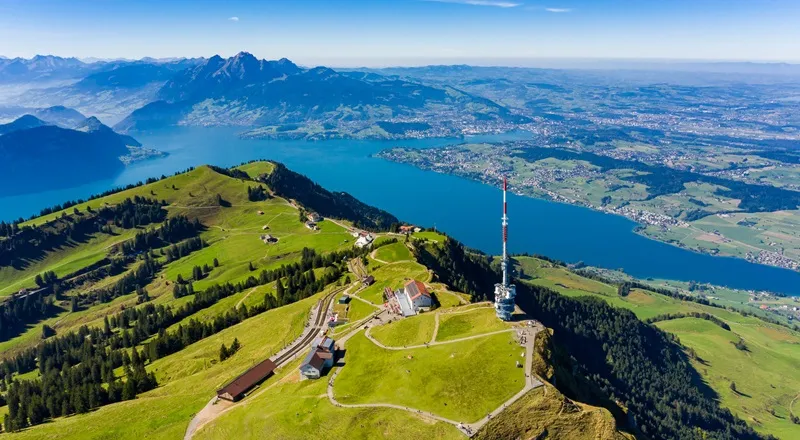 Lucerne mộng mơ bên dãy núi Alps tại Thụy Sĩ