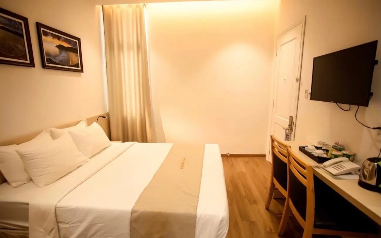 Lucky Hotel Phú Yên dịu dàng giữa bãi biển xanh