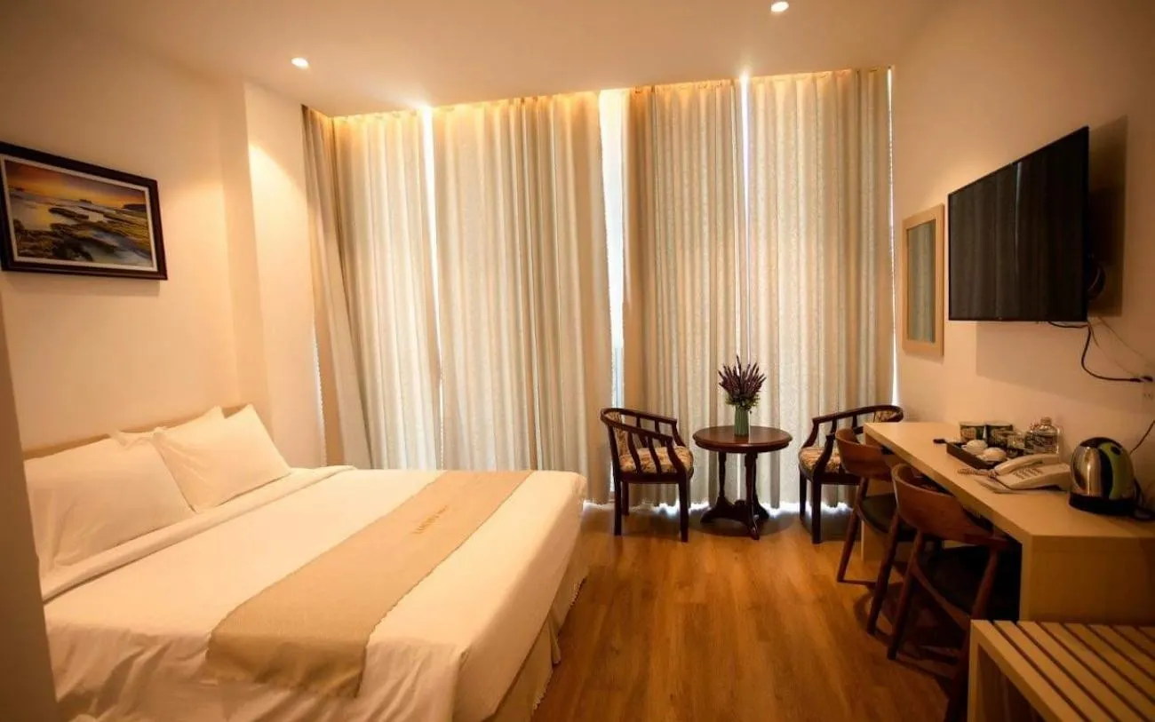 Lucky Hotel Phú Yên dịu dàng giữa bãi biển xanh