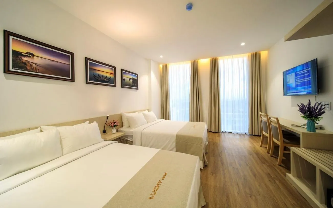 Lucky Hotel Phú Yên dịu dàng giữa bãi biển xanh