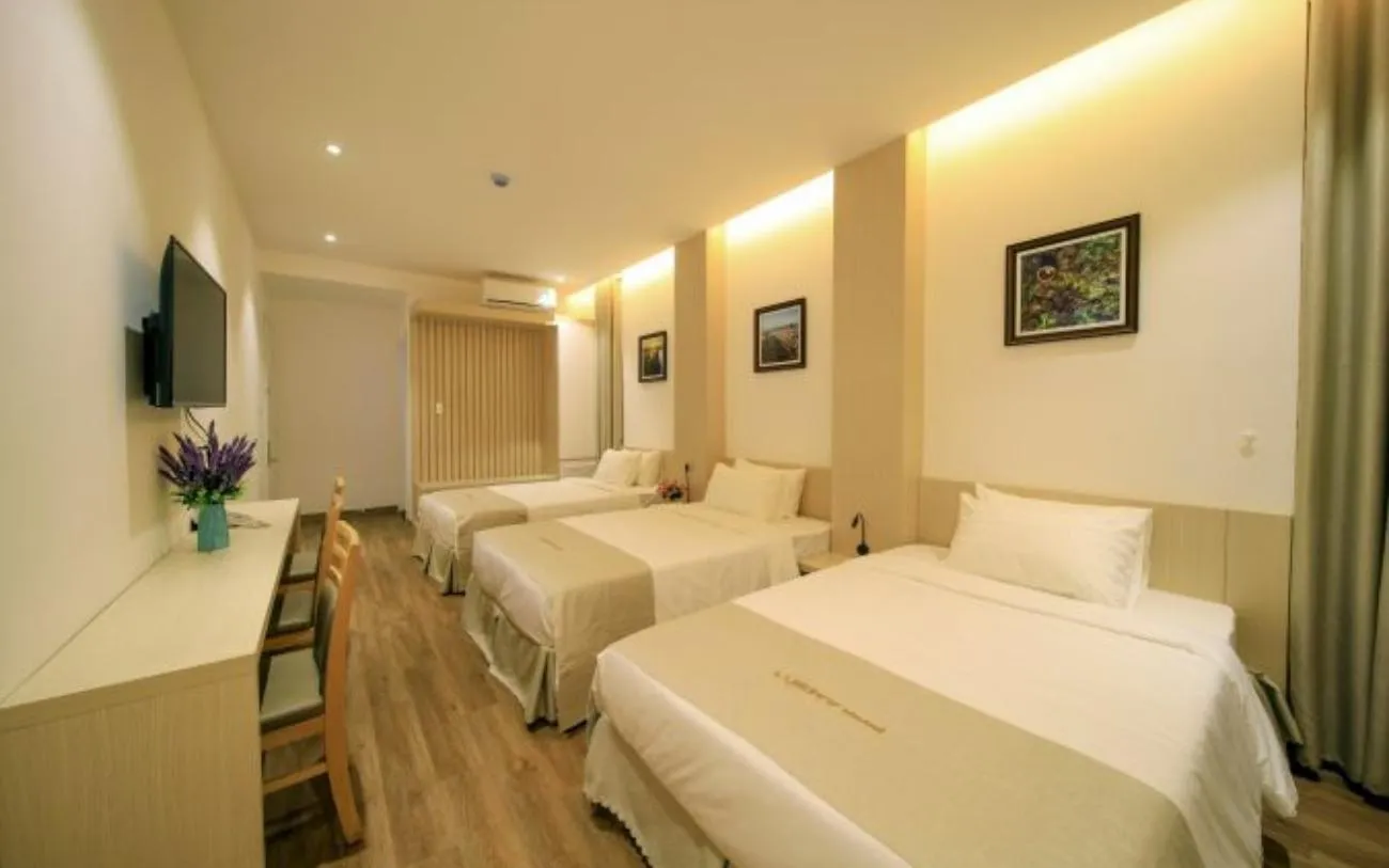 Lucky Hotel Phú Yên dịu dàng giữa bãi biển xanh