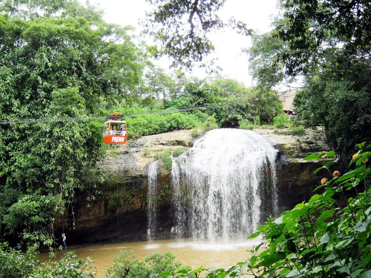 Mấy ai có thể định nghĩa được vẻ đẹp tuyệt mỹ của dòng thác nước Đà Lạt