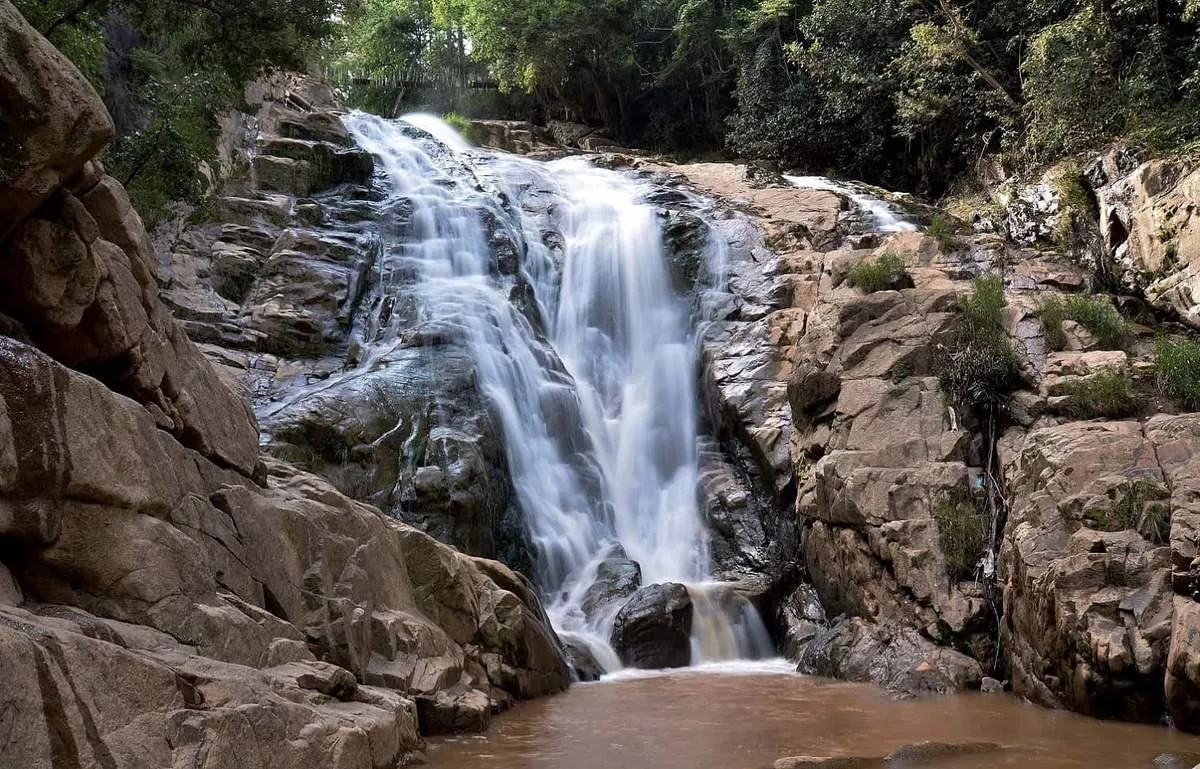 Mấy ai có thể định nghĩa được vẻ đẹp tuyệt mỹ của dòng thác nước Đà Lạt