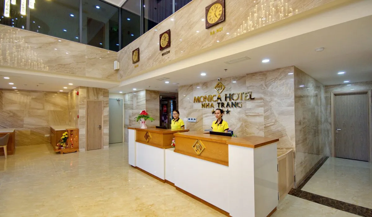 Monica Hotel Nha Trang ngắm nhìn trời xanh mây trắng lững lờ trôi