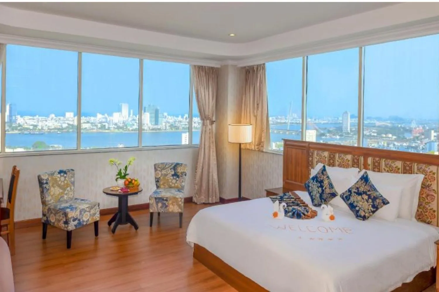 Muong Thanh Grand Da Nang Hotel mang phong cách Tây Bắc cạnh bờ biển Mỹ Khê