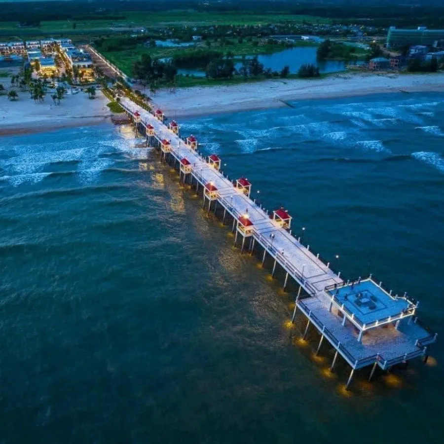 Ngắm cảnh trên Cầu Hamptons Pier dài nhất Đông Nam Á