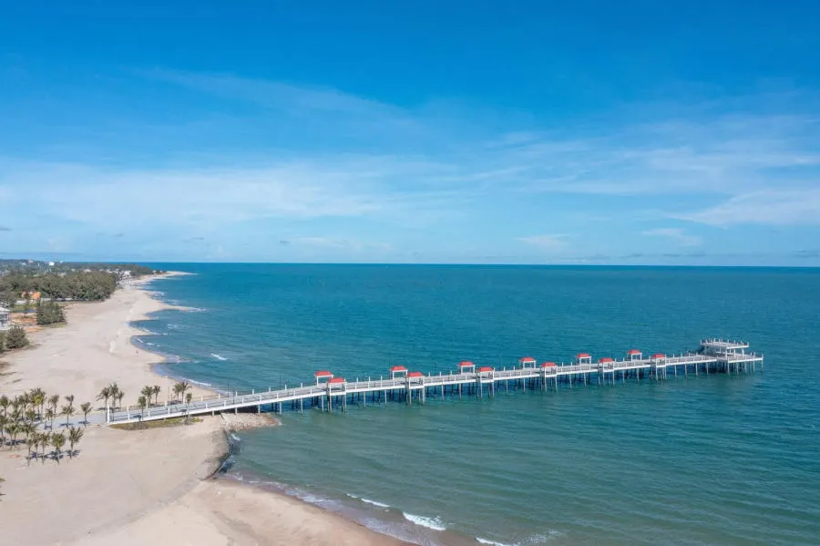 Ngắm cảnh trên Cầu Hamptons Pier dài nhất Đông Nam Á