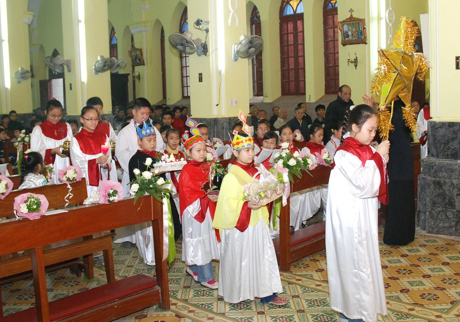 Nhà thờ Hàm Long – Chiêm ngưỡng kiến trúc độc đáo giữa lòng thủ đô