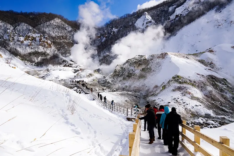 Noboribetsu, thị trấn suối nước nóng Địa ngục tại Hokkaido