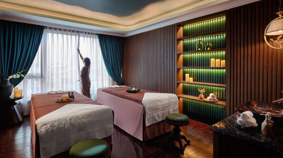 Peridot Grand Hotel And Spa by AIRA mang phong cách hoàng gia giữa Hà Thành