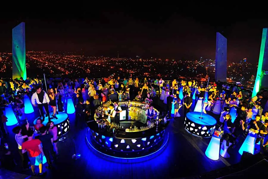 Quẩy hết mình tại Sky Bar 36 – Tọa độ giải trí cao nhất Việt Nam