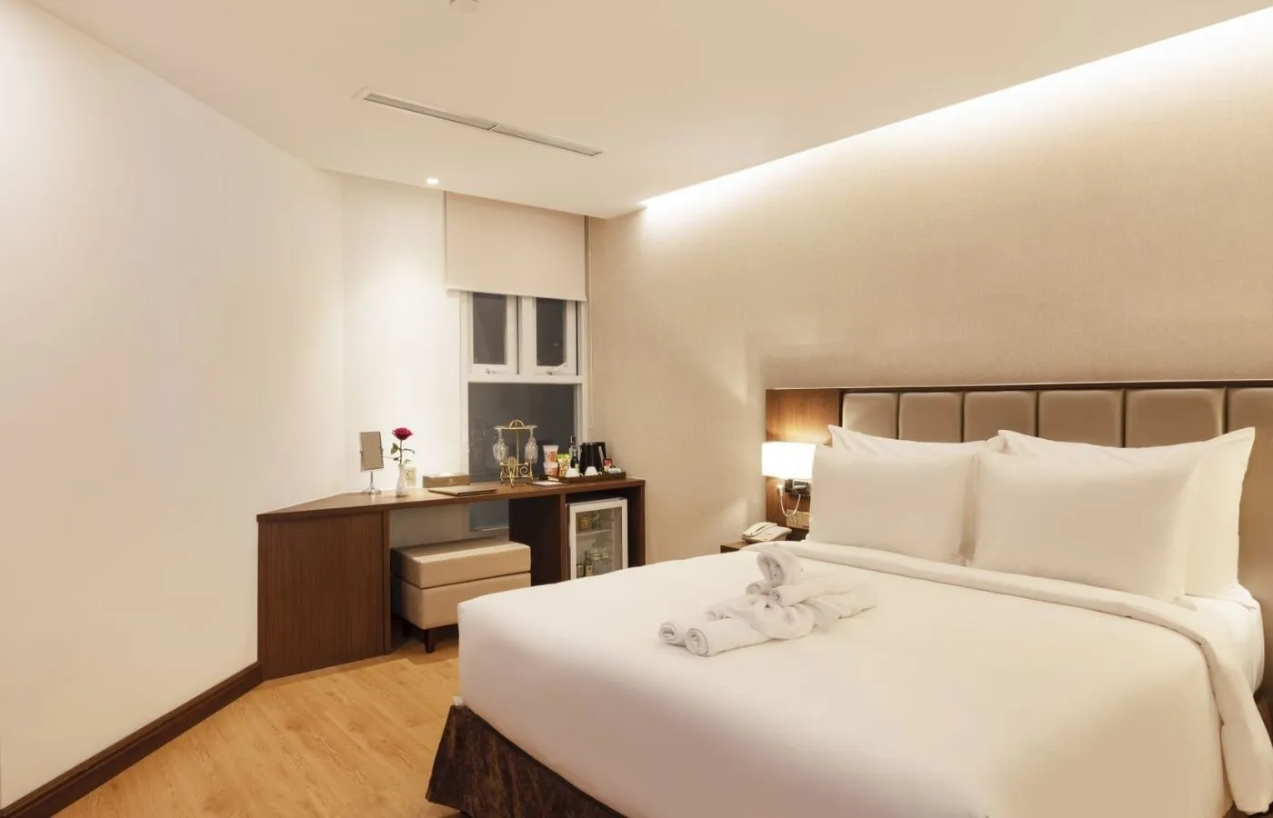 Regalia Gold Hotel-Khách sạn 5 sao có hồ bơi vô cực ở tầng 40