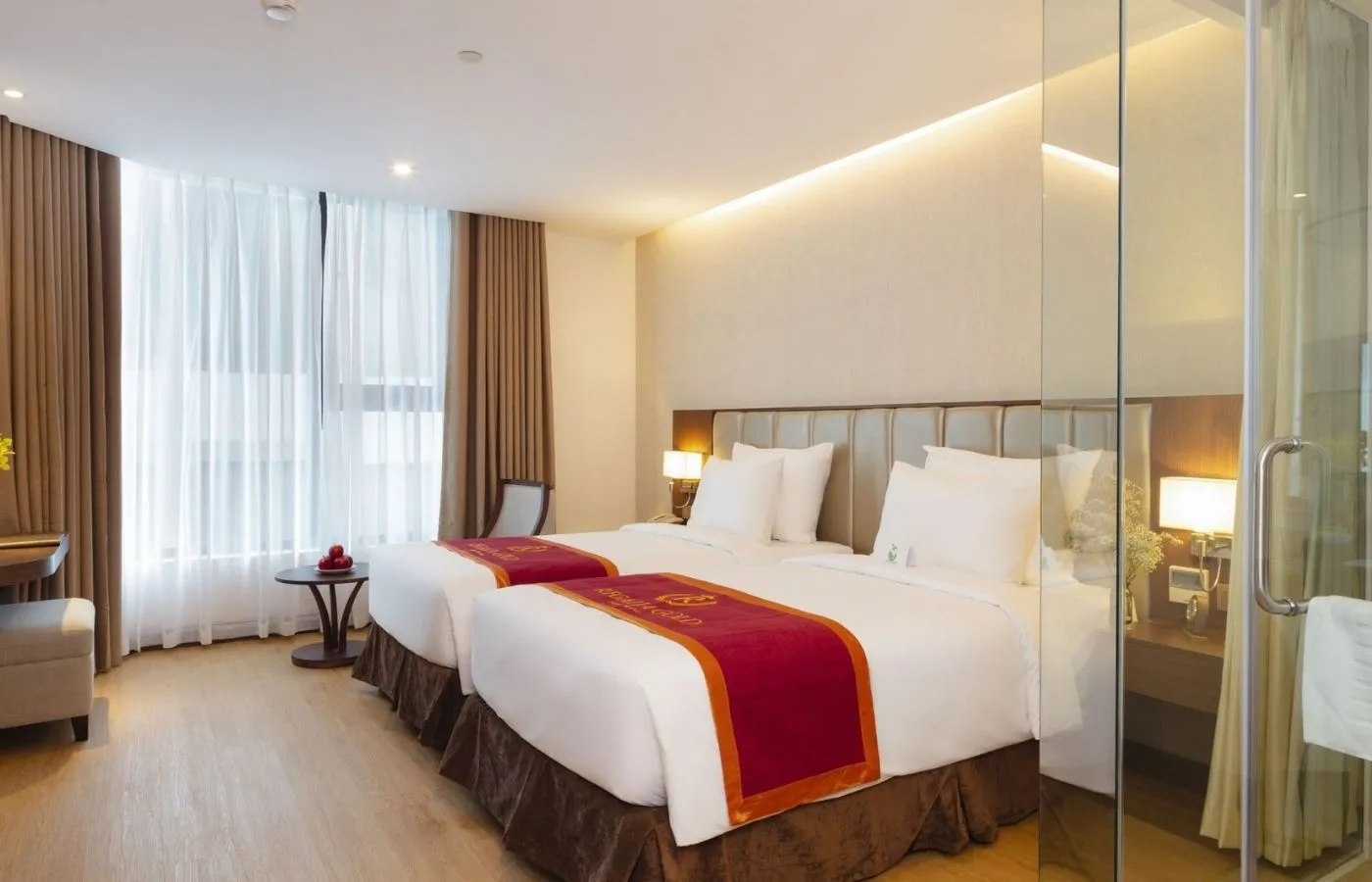 Regalia Gold Hotel-Khách sạn 5 sao có hồ bơi vô cực ở tầng 40