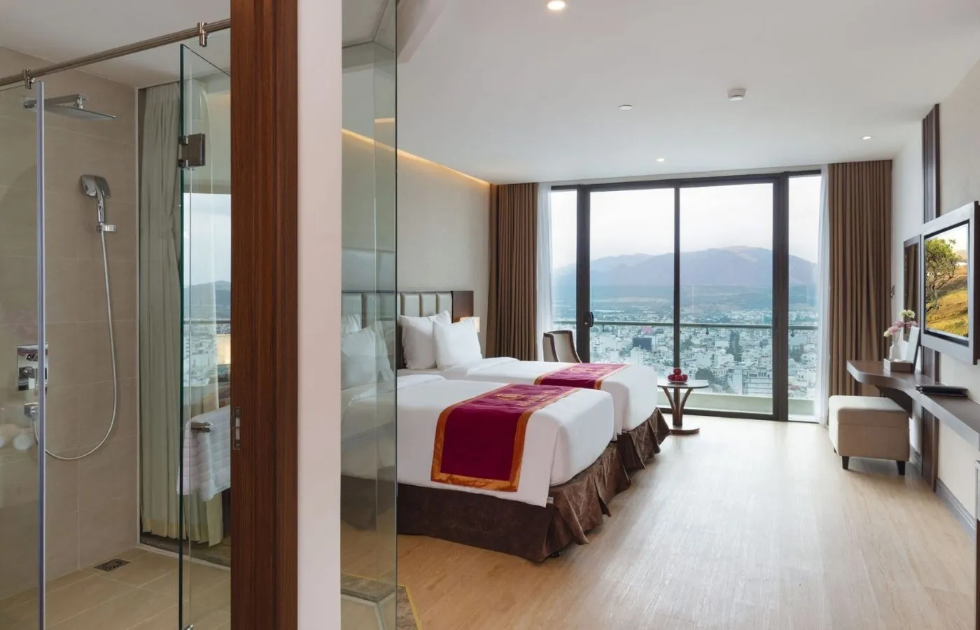 Regalia Gold Hotel-Khách sạn 5 sao có hồ bơi vô cực ở tầng 40